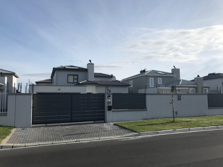 To Let 4 Bedroom Property for Rent in Parklands North Western Cape